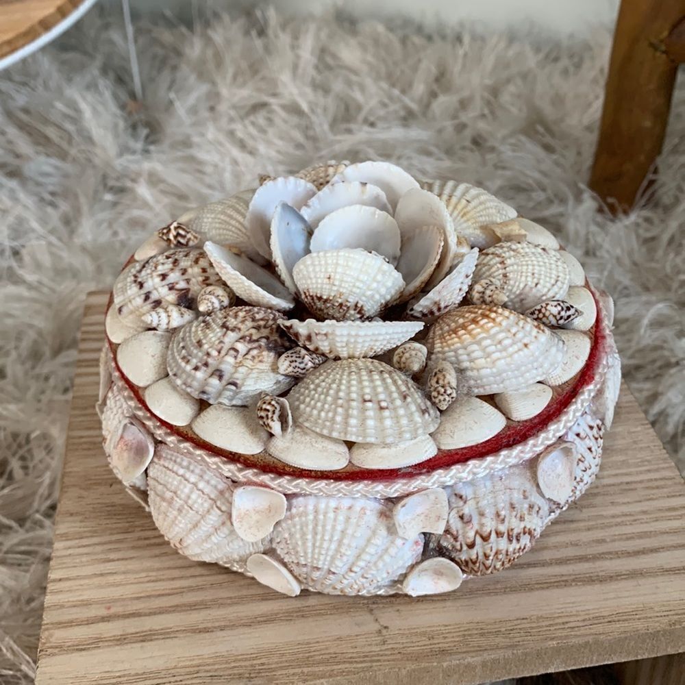 Vintage Seashell Encrusted Lined Trinket Jewelry Box